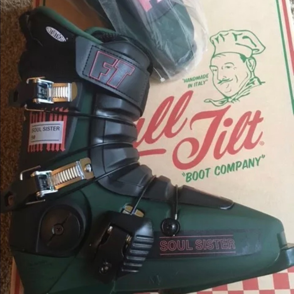 New Full Tilt Soul Sister 90 Ski Boots 24.5
